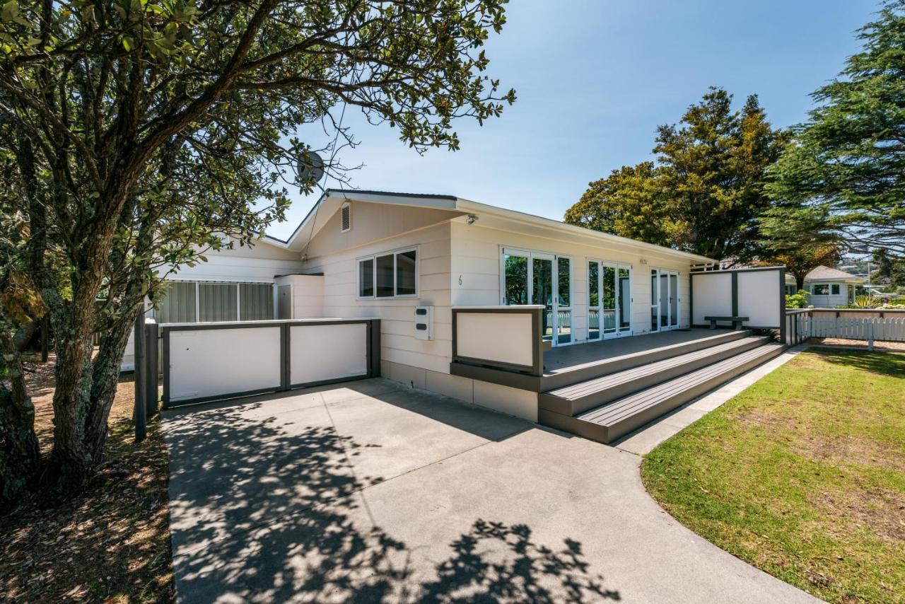 Number Six - Oneroa Holiday Home Екстериор снимка